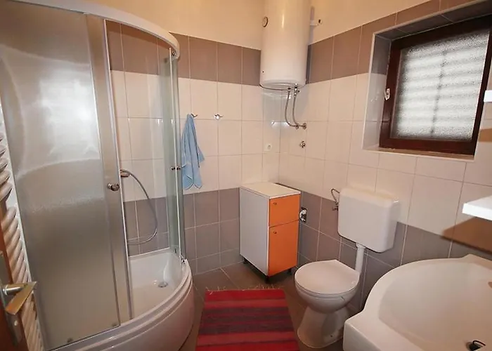 Comfortable Close To The Zara